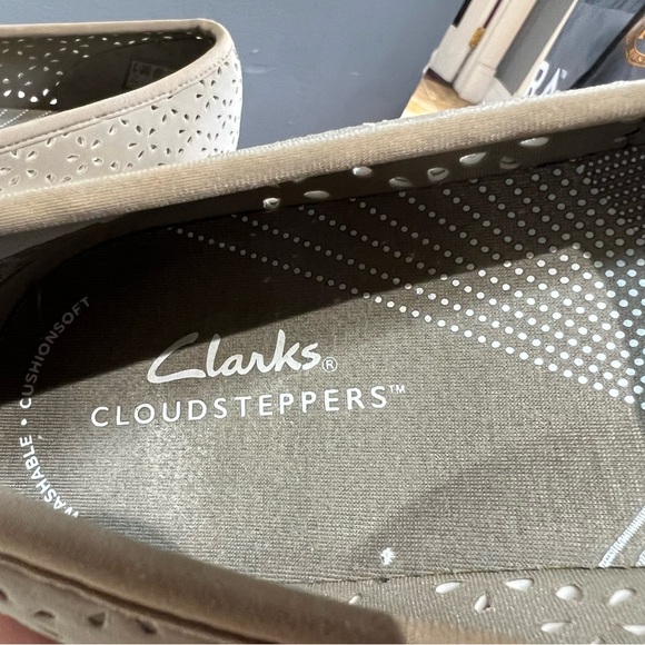 NWOB CLOUDSTEPPERS™ by Clarks Breeze Emily Slip-On Loafer Taupe Size 8 - Picture 3 of 7